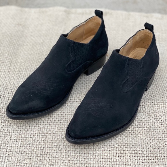 Frye Billy round toe black suede shooties - Picture 4 of 12